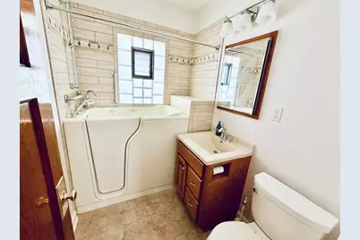 3306 S 15th Pl, Milwaukee, WI 53215 - Photo 9