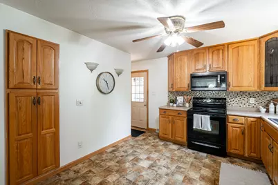 10504 S 4th St, Oak Creek, WI 53154 - Photo 9