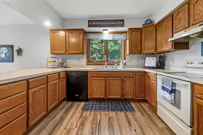 S89W23060  King Pkwy, Big Bend, WI 53103 - Photo 7
