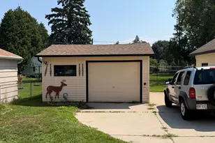 1321 S 16th St, Manitowoc, WI 54220 - Photo 5