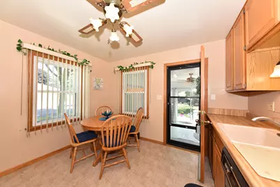 4402 S Lenox St, Milwaukee, WI 53207 - Photo 9