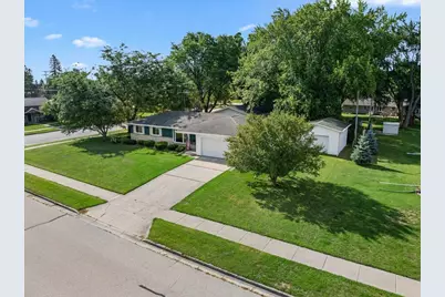 309  Braatz Dr, Kewaskum, WI 53040 - Photo 3