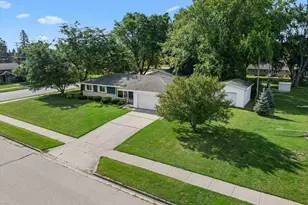 309 Braatz Dr, Kewaskum, WI 53040 - Photo 3