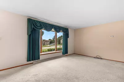 309  Braatz Dr, Kewaskum, WI 53040 - Photo 5