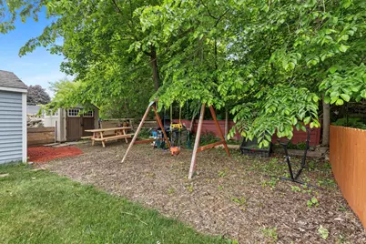 1017 N Chicago Ave, South Milwaukee, WI 53172 - Photo 7