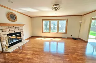 8401 Kingsway Ln, Sturtevant, WI 53177 - Photo 17
