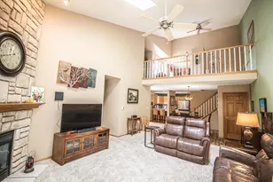 W200N16856 Park Ct, Jackson, WI 53037 - Photo 5