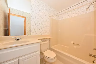 156  Lakefield Ct, Racine, WI 53402 - Photo 19