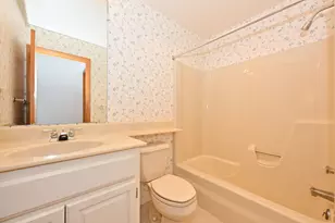 156 Lakefield Ct, Racine, WI 53402 - Photo 19