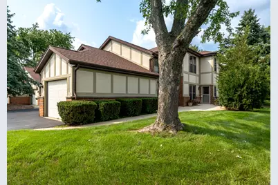 8110 S Forest Hills Cir, Franklin, WI 53132 - Photo 1