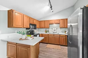 8110 S Forest Hills Circle, Franklin, WI 53132 - Photo 9