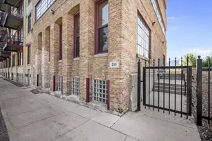 215 W Maple St, Milwaukee, WI 53204 - Photo 3