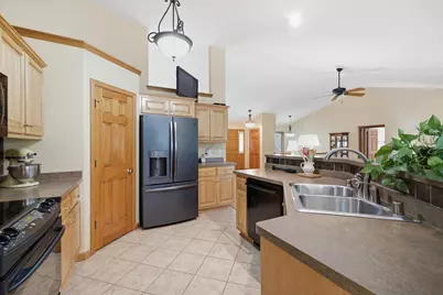 4820 W Alesci Dr, Franklin, WI 53132 - Photo 5