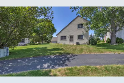 7266 S Delaine Dr, Oak Creek, WI 53154 - Photo 5