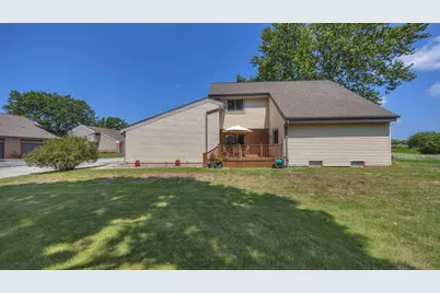7266 S Delaine Dr, Oak Creek, WI 53154 - Photo 3