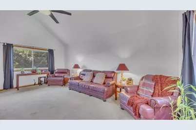 7266 S Delaine Dr, Oak Creek, WI 53154 - Photo 7