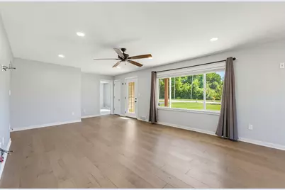 W240N6309  Maple Ave, Sussex, WI 53089 - Photo 11