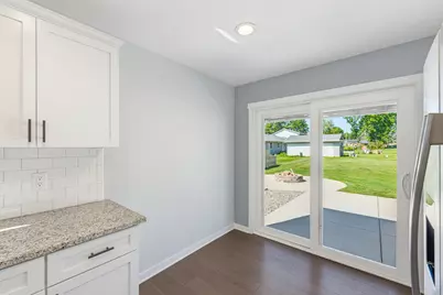 W240N6309  Maple Ave, Sussex, WI 53089 - Photo 9