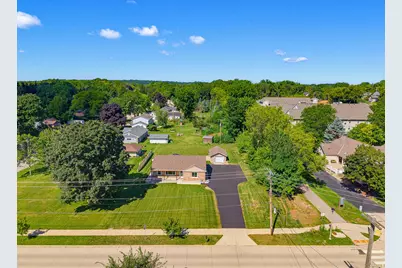 W240N6309  Maple Ave, Sussex, WI 53089 - Photo 3
