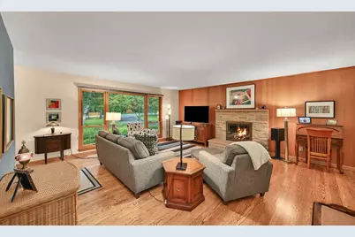 4615 W Sunnydale Ln, Mequon, WI 53092 - Photo 3