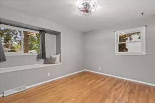 W244N6564 Westchester Dr, Sussex, WI 53089 - Photo 7