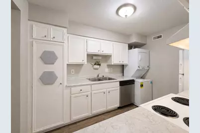 1061  Regent Rd #612, Oconomowoc, WI 53066 - Photo 9