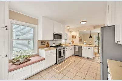 2464 N 82nd St, Wauwatosa, WI 53213 - Photo 15