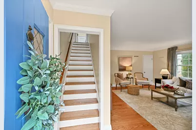 2464 N 82nd St, Wauwatosa, WI 53213 - Photo 9