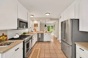 2464 N 82nd St, Wauwatosa, WI 53213 - Photo 17
