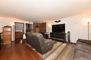 N49W36111 Nottingham Ln, Oconomowoc, WI 53066 - Photo 5