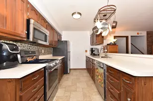 N49W36111 Nottingham Ln, Oconomowoc, WI 53066 - Photo 11