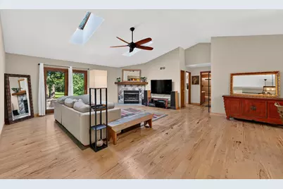 6242  Pleasant Valley Rd, Cedarburg, WI 53024 - Photo 5