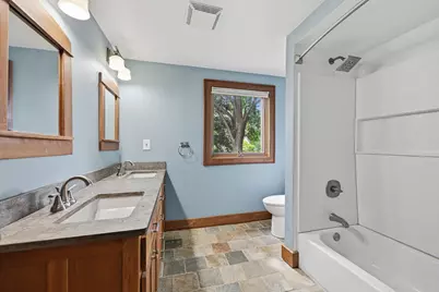 15270  Red Fox Ln, Elm Grove, WI 53122 - Photo 33