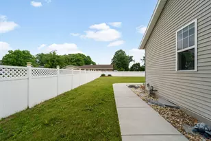 9022 W Stuth Ave, West Allis, WI 53227 - Photo 25