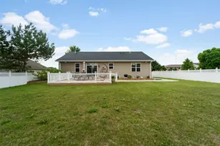 9022 W Stuth Ave, West Allis, WI 53227 - Photo 23