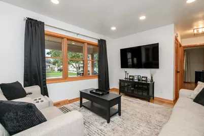 1608  Beverly Ln, West Bend, WI 53090 - Photo 15