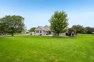 N64W13863 Cobblestone Dr, Menomonee Falls, WI 53051 - Photo 55