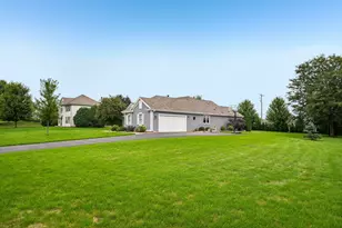 N64W13863 Cobblestone Dr, Menomonee Falls, WI 53051 - Photo 47