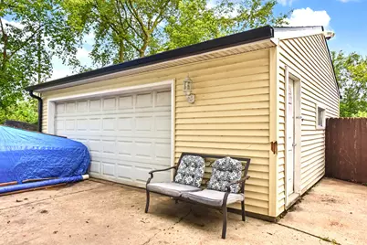 3678 S Bombay Ave, Saint Francis, WI 53235 - Photo 17