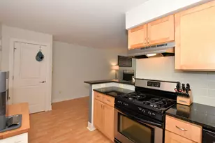 2121 N Cambridge Ave, Milwaukee, WI 53202 - Photo 7
