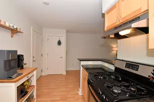 2121 N Cambridge Ave, Milwaukee, WI 53202 - Photo 9