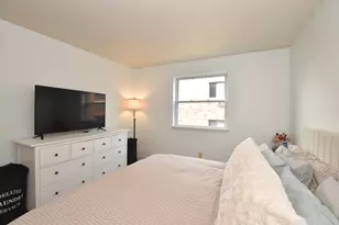 2121 N Cambridge Ave, Milwaukee, WI 53202 - Photo 15