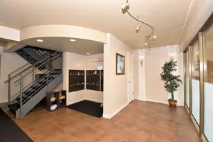 2121 N Cambridge Ave, Milwaukee, WI 53202 - Photo 23