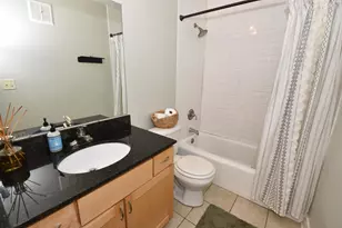 2121 N Cambridge Ave, Milwaukee, WI 53202 - Photo 17