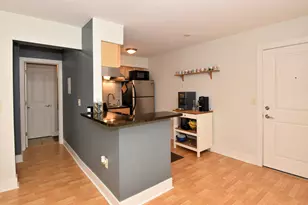 2121 N Cambridge Ave, Milwaukee, WI 53202 - Photo 11