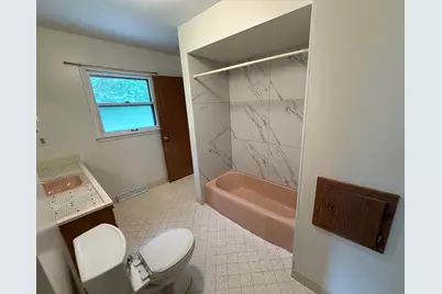 8414 S Verdev Dr, Oak Creek, WI 53154 - Photo 3