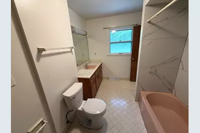 8414 S Verdev Dr, Oak Creek, WI 53154 - Photo 9