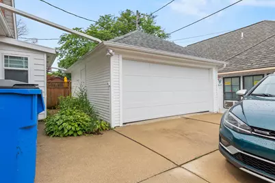 1554 E Hampton Dr, Whitefish Bay, WI 53217 - Photo 39