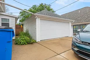 1554 E Hampton Dr, Whitefish Bay, WI 53217 - Photo 39