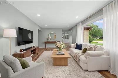 N69W20947  Pleasant St, Menomonee Falls, WI 53051 - Photo 9